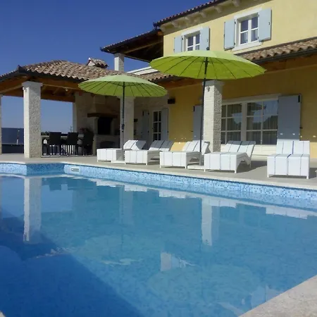 Holiday home Fuer 8 Personen Und 2 In Segotici, Istrien Suedkueste Von Istrien Marcana